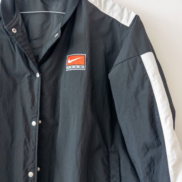 Nike Women's Sportswear Team Jacket Large Black Bomber Logo Spellout Oversized - Picture 8 of 9